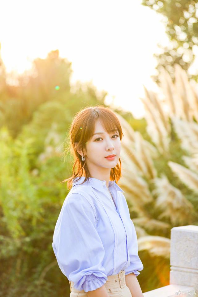照片里的温暖——杨紫的成长与蜕变