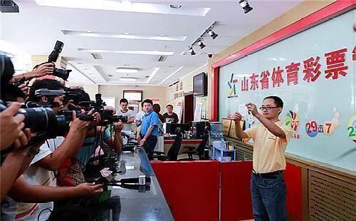 今晚香港开奖结果，揭秘彩民的期待与梦想