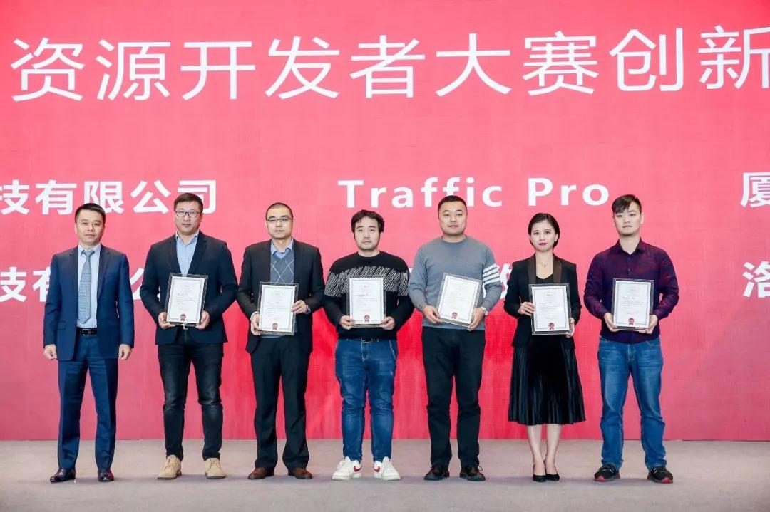 8度网上论坛，连接你我，共筑网络社区的温暖家园