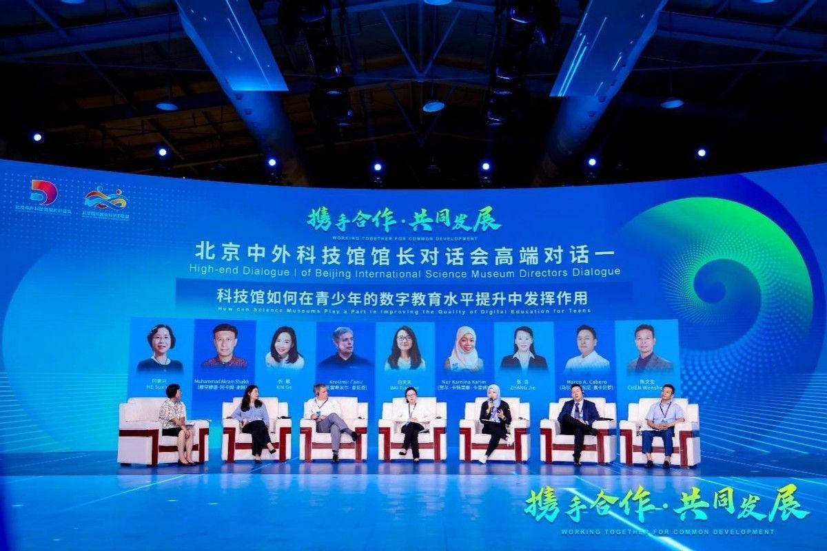 2035年澳门新篇章，未来之城的璀璨夜空