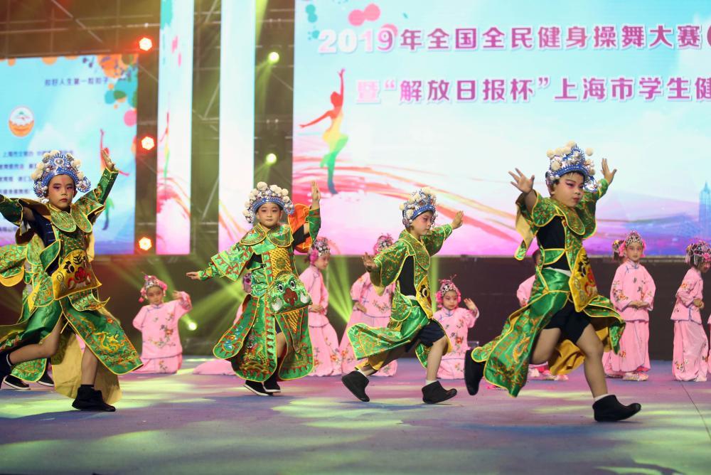 快乐舞步健身操第二十套完整版，动感旋律中的健康与欢乐